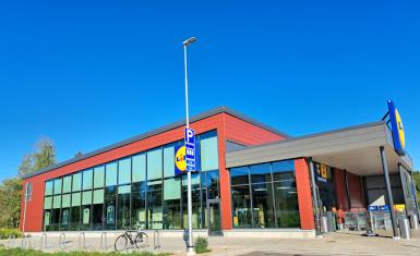 Lidl-päivittäistavarakaupan uudisrakennus Espoon Bembölessä.
